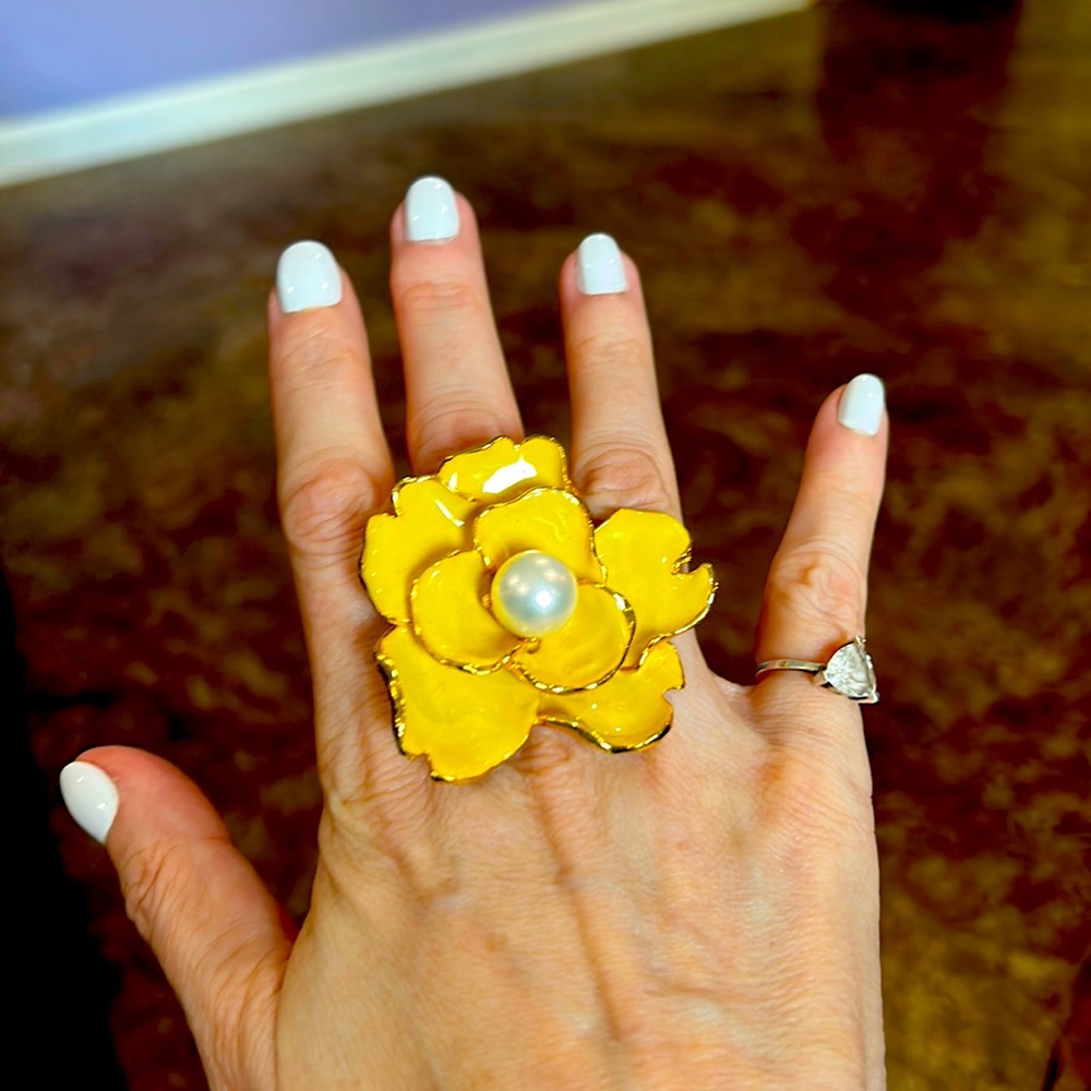 Gorgeous statement ring🌺